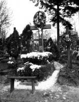 Cmentarz w Łapach. Ok. 1935 rok. *Cemetery in Łapy. Ca. 1935