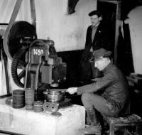 Wytłaczarka. Warsztaty w Łapach. Ok. 1930 rok *Extruder. Workshops in Łapy. Ca. 1930