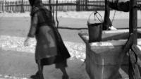 Kobieta prz studni. Ok. 1943 rok *BC woman well. Ca. 1943