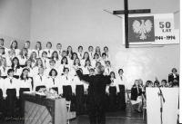 Koncert orkiestry oraz chóru podczas jubileuszu szkoły.  1994 rok. Fot. Marian Olechnowicz. Archiwum własne