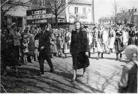  Pochód 1-Majowy w Łapach. Ok. 1960 rok. Fot. NN. Zbiory własne