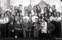<p>Grupa młodzieży z łapskiego gimnazjum. Ok. 1949 rok</p>

<p>Pupil sof the grammarschool in Lapy. Circa 1949.</p>
