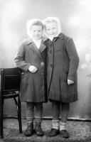 Siostry. Ok. 1945 rok
Sisters. Circa 1945.