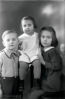   Niemieckie dzieci w Łapach. Ok. 1943 rok, German children in Łapy ca 1943