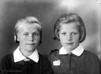  Nastoletnie siostry. Ok. 1950 rok, teenage sisters. ca 1950