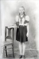  Dziewczyna - marynarz ; A teenage girl wearing a seaman outfit<br />Dofinansowano ze srodków Ministerstwa Kultury i Dziedzictwa Narodowego i Starostwa Powiatowego w Bialymstoku.<br />