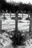 Niemiecki cmentarz wojenny w okolicach Suraża z 1941 roku. Ok. 1943 rok
The German war cemetery near Suraz from 1941. Circa 1943.