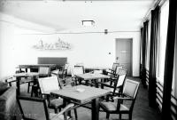 Pomieszczenie klubowe w budynku niemieckim w Łapach. Ok. 1943 r ok.
A club room in a German building in Lapy. Circa 1943