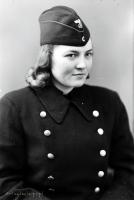 Kobieta w niemieckim mundurze. Ok. 1943 rok
A woman in German uniform. Circa 1943.