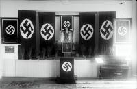 Niemiecka dekoracja świetlicy. Ok. 1943 rok
A German club decoration. Circa 1943.