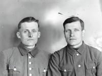   Mężczyźni w mundurach niemieckiej policji pomocniczej. Ok. 1943 rok,  Men wearing uniforms of German Auxiliary Police ca 1943