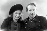    Niemiecki zawiadowca stacji w Łapach z żoną. Ok. 1943 rok, German stationmaster and his wife in Łapy ca 1943