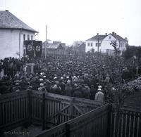 Uroczystość hitlerowska w centrum Łap. Ok. 1943 rok. *ceremony Nazi In Łapy ca 1943
