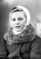 Dziewczyna z „falką”. Ok. 1945 1950  rok
A girl with a „vawe”. Circa 1945.