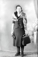 Kobieta z lisem. Ok. 1945 rok
A woman with a shawl fur fox. Circa 1945.
