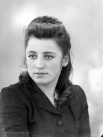Dziewczyna z lokami. Ok. 1950 rok
A curly girl. Circa 1950.