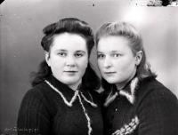 Przyjaciółki.  Ok. 1945 rok
Friends. Circa 1945.