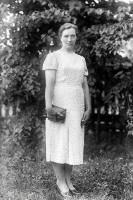 Kobieta z torebką. Ok. 1950 rok
A woman with a hand bag. Circa 1950.