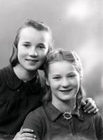 Koleżanki. Ok. 1950 rokTeenagers from Lapy. Circa 1950.