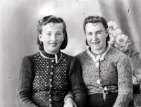 Dwie dziewczyny brak ostrości. Ok. 1945 rok
Two girls – lack of sharpness. Circa 1945.
