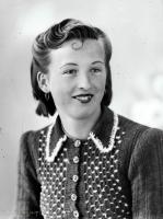 Kobieta malowana. Ok. 1945 rok
A woman. Circa 1945.