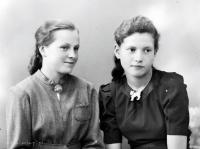 Eleganckie dziewczyny. Ok. 1943 rok
Elegant girls. Circa 1943.