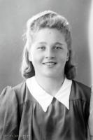 Uśmiechnięta blondynka. Ok. 1945 rok
A smily blond. Circa 1945.