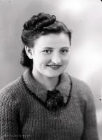  Dziewczyna o błyszczących oczach. Ok. 1945 rok, Girl with shining eyes ca 1945