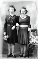   Dziewczyny z lokami. Ok. 1945 rok, Girls with curly hair ca 1945