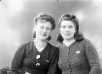   Dwie dziewczyny. Ok. 1945 rok, Two girls ca 1945
