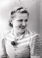   Dziewczyna z różą. Ok. 1945 rok,  Gril with a rose ca 1945