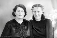   Matka z córką. Ok. 1945 rok, Mother and daughter ca 1945