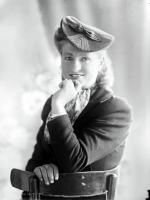   Dziewczyna w ładnym berecie. Ok. 1945 rok, Girl wearing a nice beret ca 1945