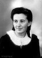   Brunetka z białym kołnierzykiem. Ok. 1943 rok, Dark-haired woman wearing a white collar ca 1943