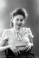 <p>Dziewczyna z Łap. Ok. 1945 rok. Girl from Lapy, ca 1945</p>
