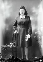  Kobieta z różami. Ok. 1945 rok, Woman with roses ca 1945