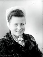  Dziewczyna w palcie z karakułów.  Ok. 1945 rok, Girl wearing a caracul coat ca 1945