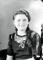   Dziewczyna z długimi włosami. Ok. 1945 rok, long haired girl ca 1945
