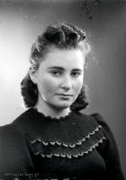   Panna z Łap. Ok. 1945 rok, young woman from Łapy ca 1945