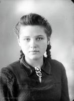   Dziewczyna z warkoczami. Ok. 1945 rok, Girl wearing plaits ca 1945