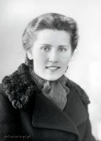   Dziewczyna z apaszką. Ok. 1945 rok, girl wearing a neckerchief ca 1945