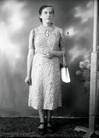   Kobieta z torebką. Ok. 1945 rok, woman with a purse ca 1945