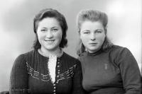   Koleżanki z Łap. Ok. 1950 rok, friends from Łapy ca 1950
