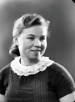   Dziewczyna w białym kołnierzyku. Ok. 1950 rok, girl wearing a white collar ca 1950
