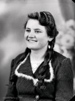   Dziewczyna z warkoczem. Ok. 1950 rok, girl wearing a plait ca 1950
