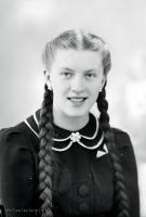   Dziewczyna z warkoczami. Ok. 1945 rok , girl wearing plaits ca 1945