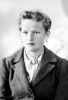  Dziewczyna w żakiecie. Ok. 1945 rok, girl wearing a jacket, 1945