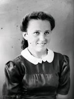   Uśmiechnięta dziewczyna. Ok. 1943 rok , smiling girl ca 1943