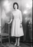   Kobieta w ładnej sukience.  Ok. 1955 rok, woman wearing a pretty dress ca 1955