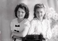   Dwie dziewczyny z Bocian. Ok. 1945, two girls from Bociany ca 1945